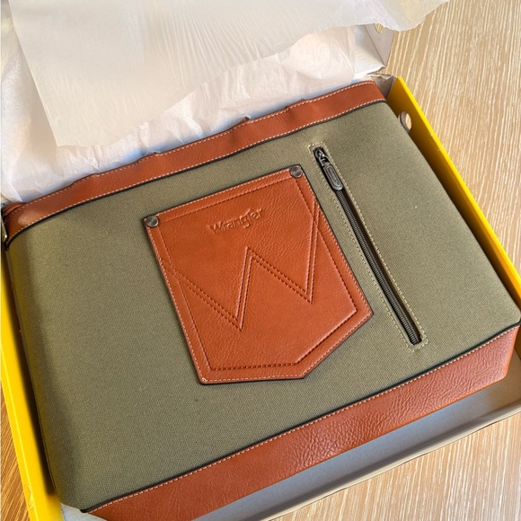 Wrangler Olive Canvas Tote Bag - Picture 3 of 5